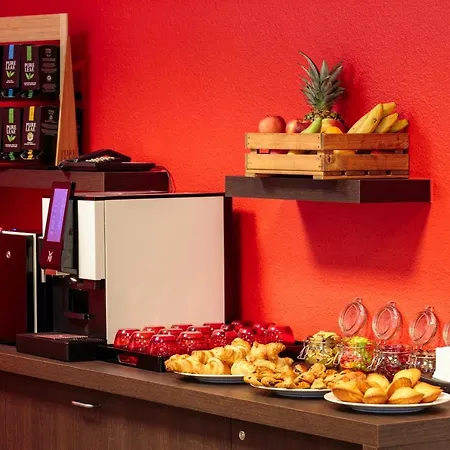 Ibis Centre Hotel 3*